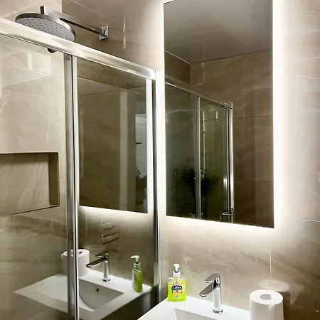 Modern 2 Bed Near Mall And Parking London Exterior photo