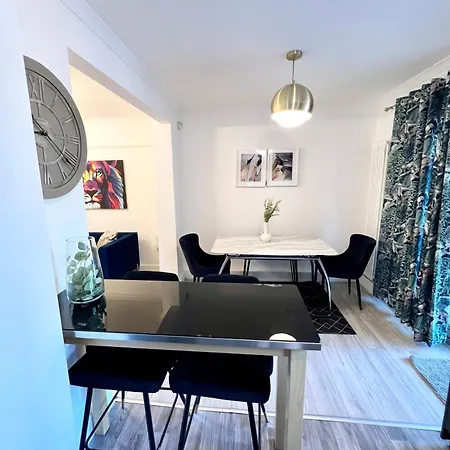 Modern 2 Bed Near Mall And Parking London Exterior photo