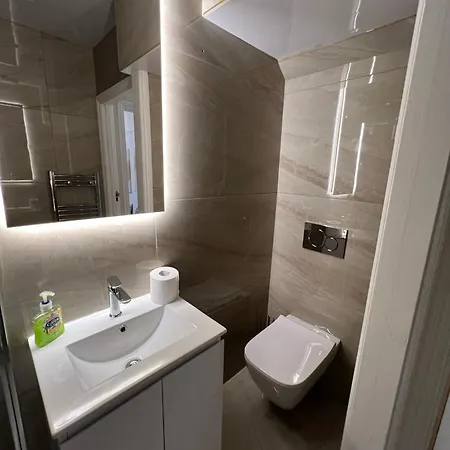 Modern 2 Bed Near Mall And Parking London Exterior photo