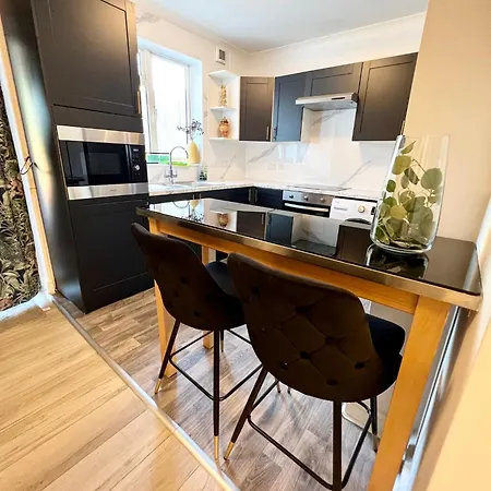Modern 2 Bed Near Mall And Parking London Exterior photo