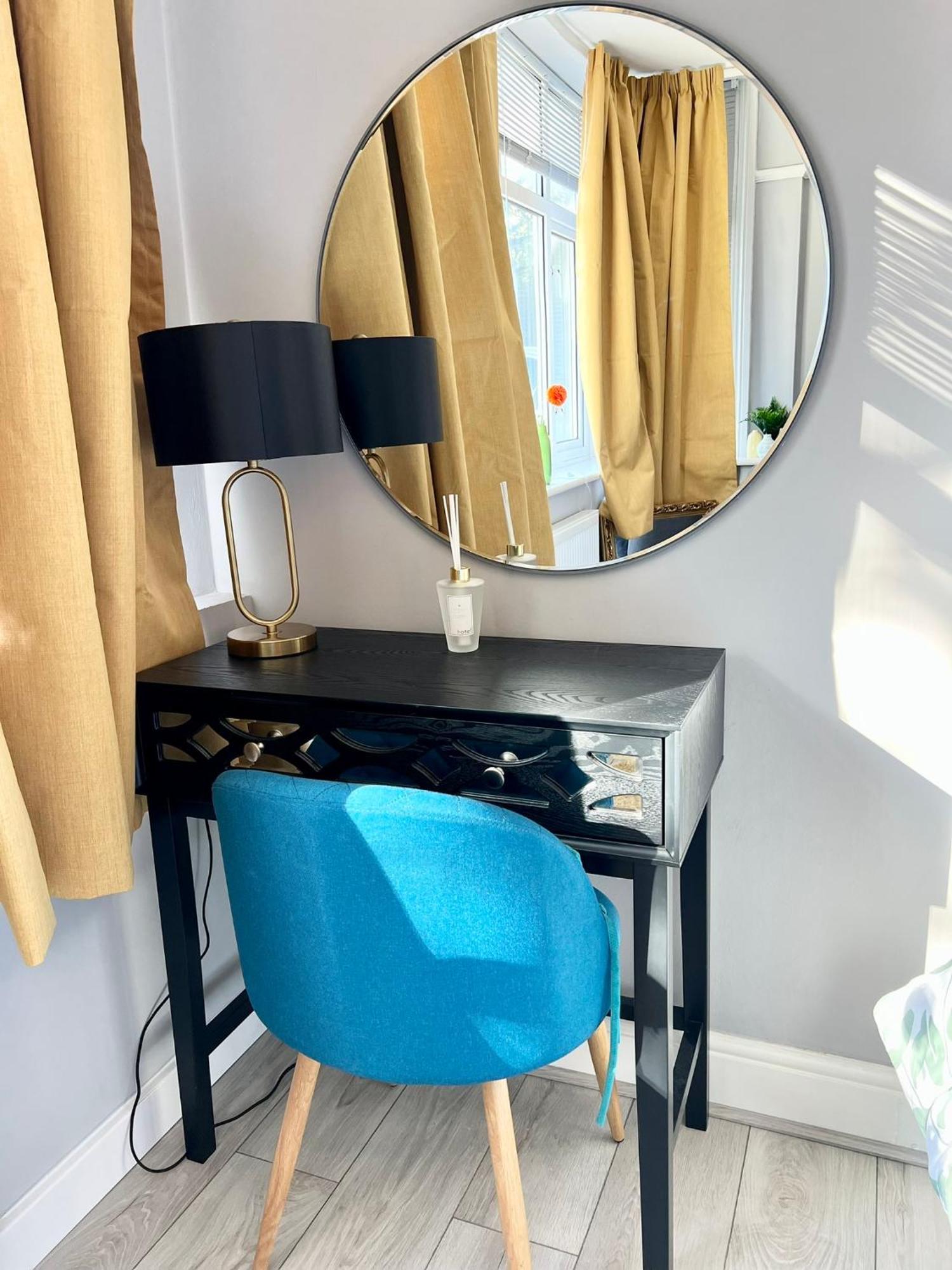 Modern 2 Bed Near Mall And Parking Holiday home *