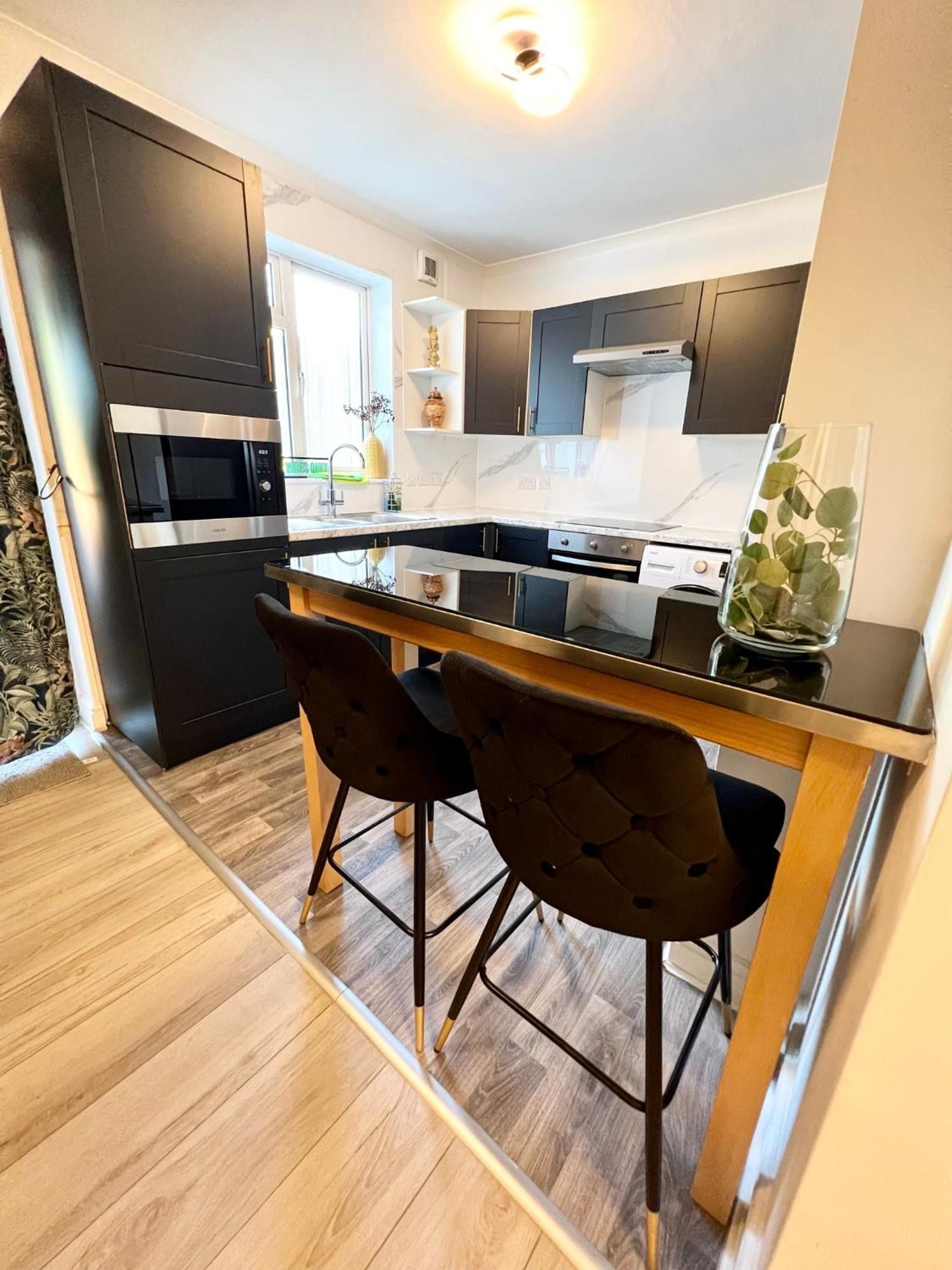 Holiday home Modern 2 Bed Near Mall And Parking